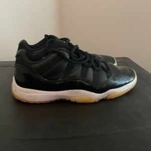Men’s Used Air Jordan 11 Low “72-10” Size 10